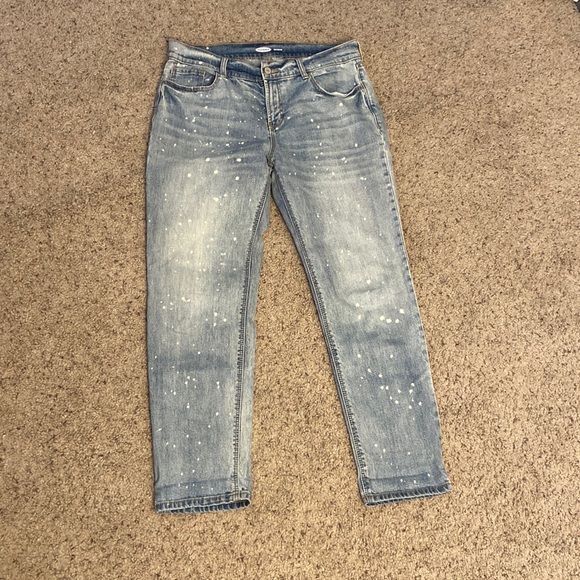 Old navy “boyfriend” jeans, sz 8, paint splatter print, rarely worn. Light wash - Picture 1 of 2
